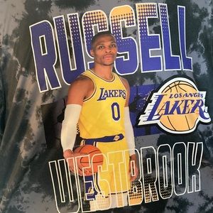 NWT LA Lakers 0 WESTBROOK NBA athletic T-shirt . Picture of Westbrook in jersey